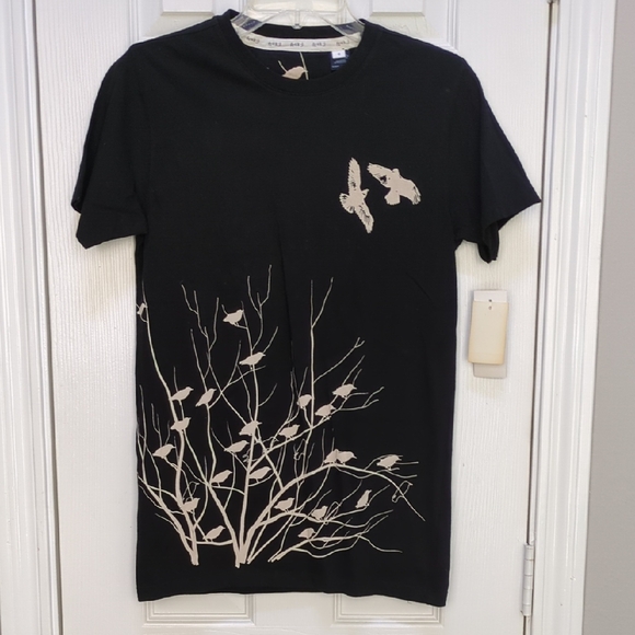NWT, French Connection Black And Vanilla Birds Graphic Short Sleeve Tee Shirt, - Picture 1 of 7